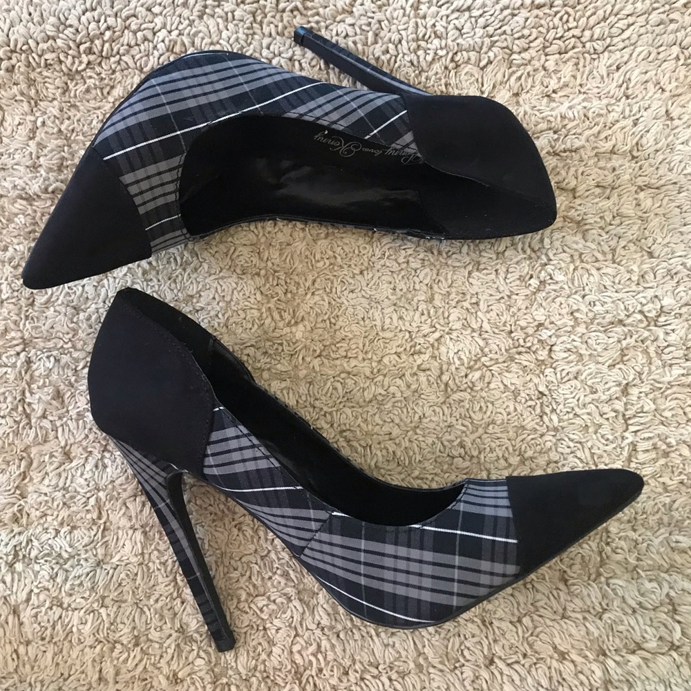 Jenny Loves Kenny Black/Gray Women's  Pump Heels